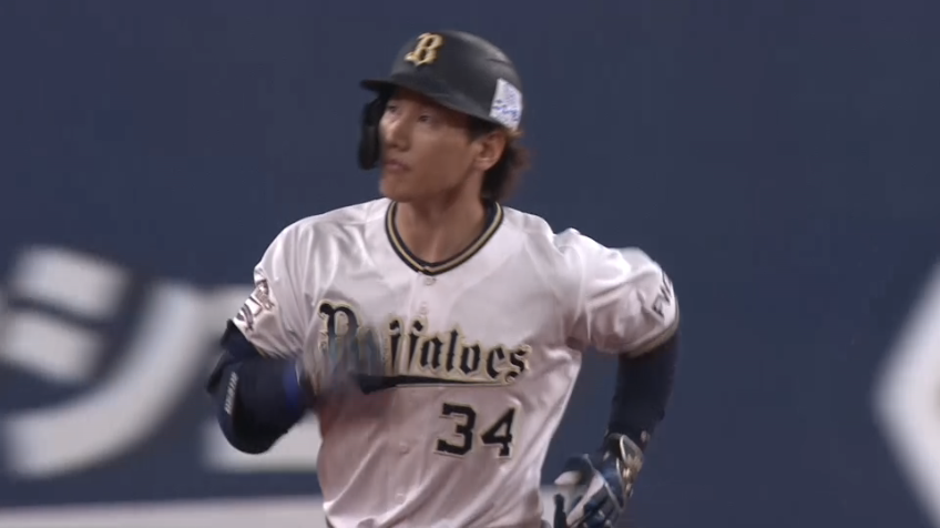 7回裏・B吉田正 ライトへの一発で1点差に迫る!!