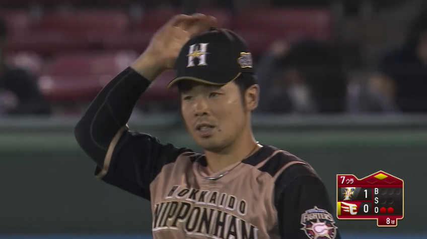 7回裏・F近藤  ライト前に落ちそうなボールを見事ダイビングキャッチ!! 守備範囲の広さを見せる!!