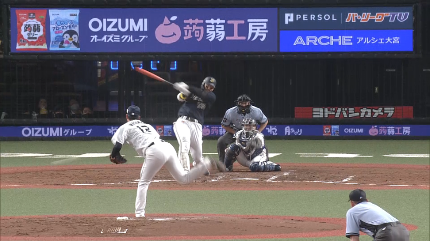 3回表・B T-岡田 ライト前へのタイムリーヒットで早くも4点目を奪う!!