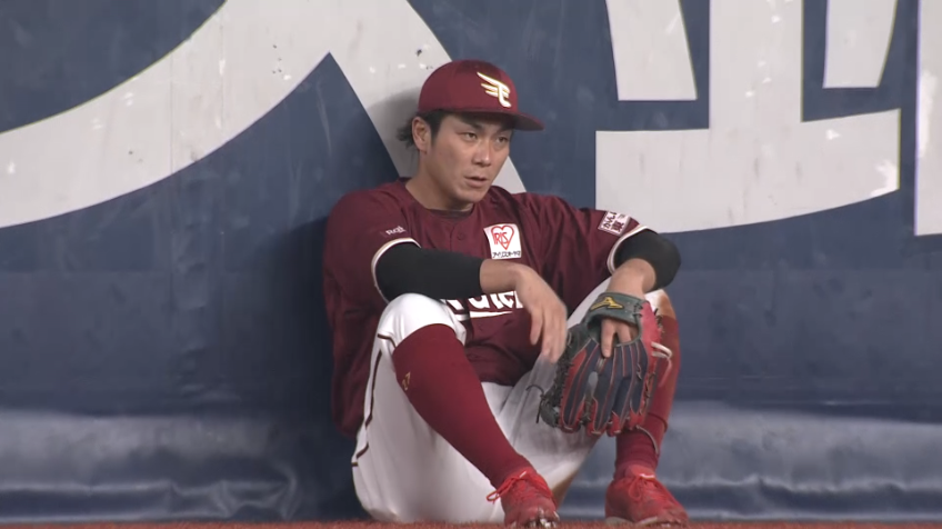 6回裏・E岡島 フェンス激突のジャンピングキャッチ!!