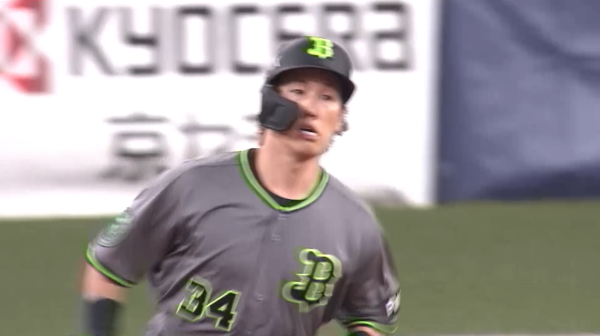 8回裏・B吉田正 パワーをアピールするレフト方向へのソロホームランを放つ!!