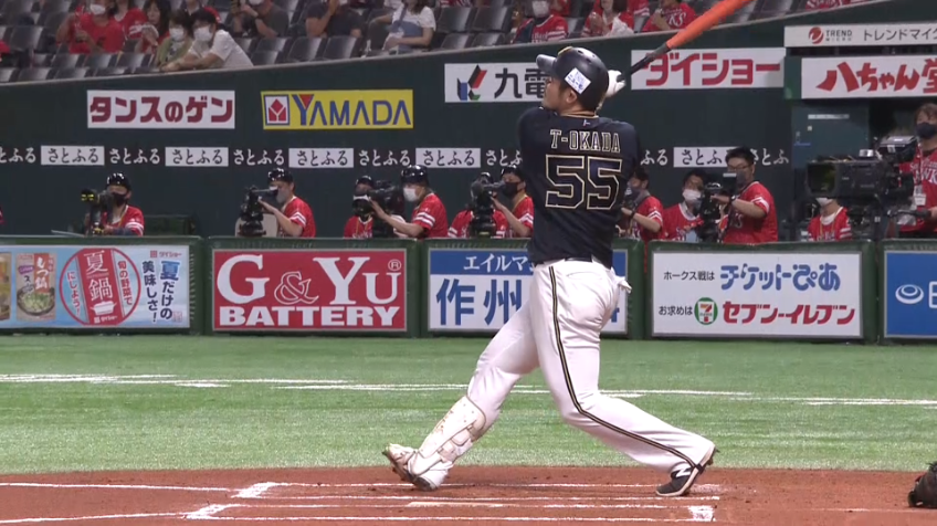 6回表・B T-岡田 高く上がった打球はそのままスタンドへ!! 大きな追加点を奪った!!