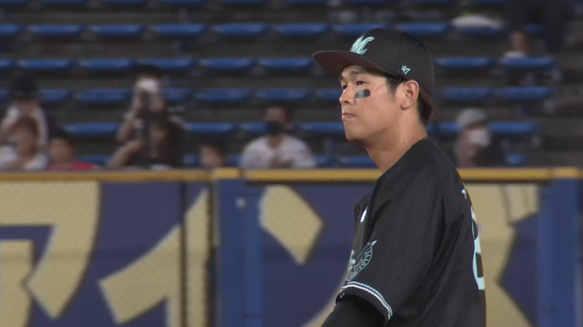 6回表・M中村 ライトへ抜けそうな打球を見事にダイビングキャッチ!! ファインプレーでチームを盛り上げる!!