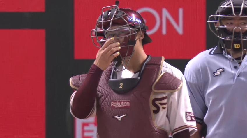 5回裏・E太田 見事な送球で盗塁阻止!!