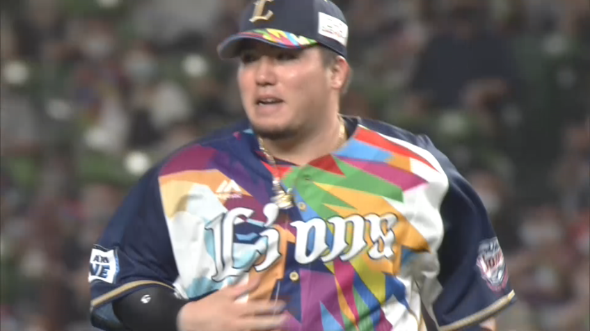 8回表・L山川 一二塁間に抜けそうな打球を好捕!!