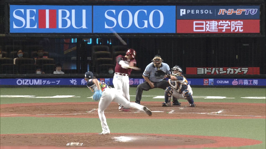 4回表・E島内 追いつかれた直後にライトポール際へ勝ち越し弾!!