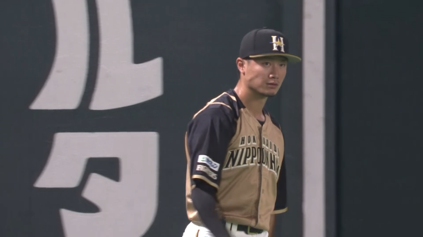 6回裏・F西川 フェンスによじ登りファールフライを見事キャッチ!!