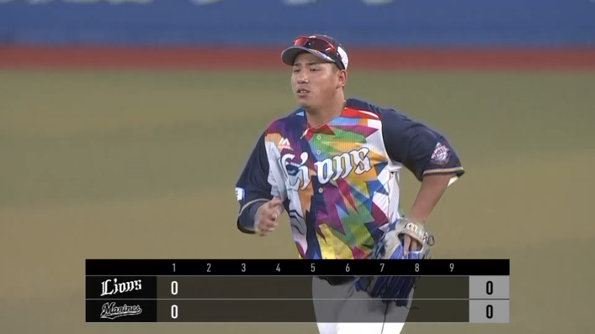 1回裏・L愛斗 ライトポール際のフライを果敢に追って見事キャッチ!!