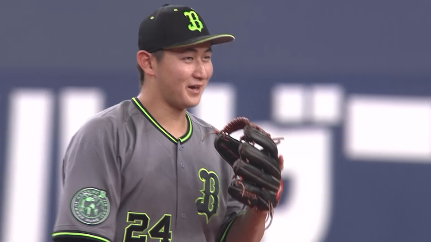 6回表・B紅林 三遊間の深い位置からノーステップ送球でアウトに!!