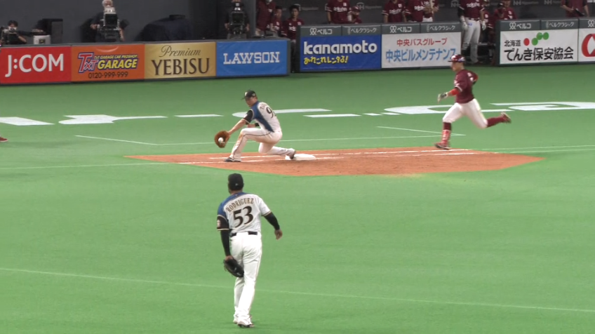 8回表・F高濱 ファーストへの悪送球を上手くフォロー!! ナイスプレーを魅せる!!