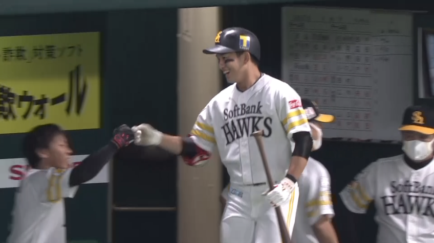 4回裏・H栗原 ライトポール際へ同点ホームラン!!