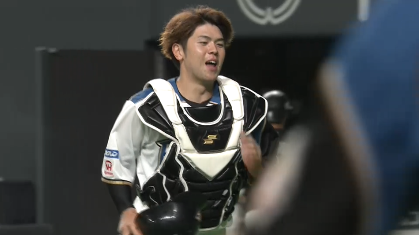 1回表・F清水 ファールフライを走って走ってナイスキャッチ!!