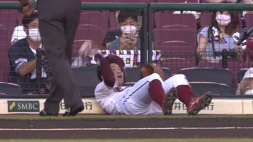 1回表・E茂木 ファウルフライをダイビングキャッチのファインプレー!!