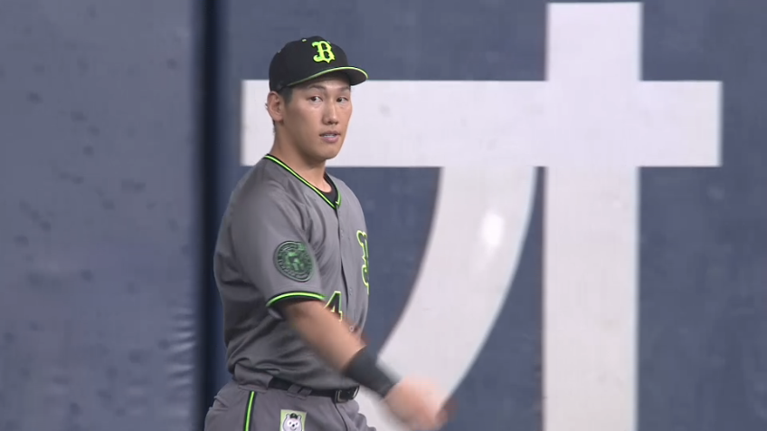 4回表・B吉田正 フェンスいっぱいの打球に追いつくランニングキャッチ!!