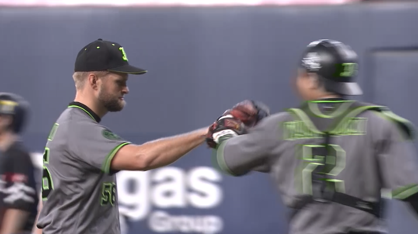 2回表・Bスパークマン 満塁のピンチを併殺打に打ち取る!!