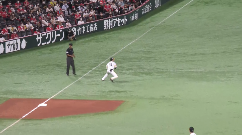 5回表・H栗原 三塁線への打球を上手く捕球してアウトを奪う!!