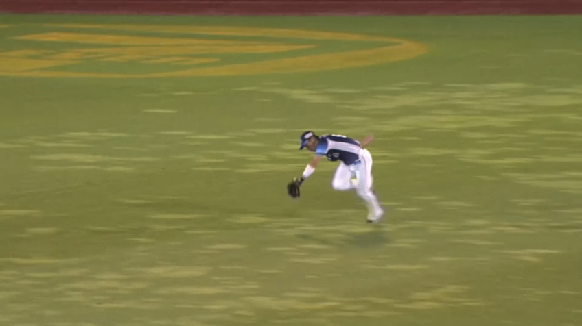 3回裏・L岸 センター前に落ちそうなフライをランニングキャッチ!!