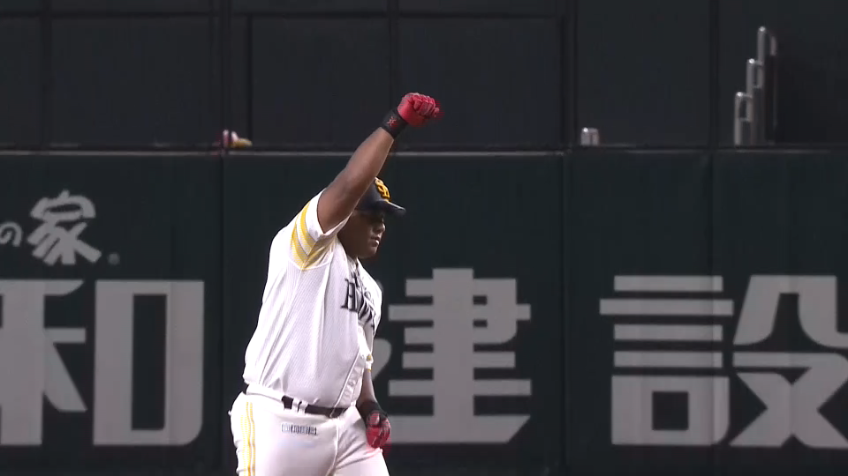 5回裏・Hデスパイネ 満塁のチャンスで走者一掃のタイムリー2ベースヒットを放つ!!