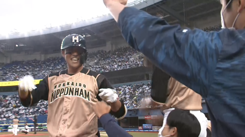 2回表・F木村 移籍後第1号!! バックスクリーン左へのソロホームランで1点を返す!!