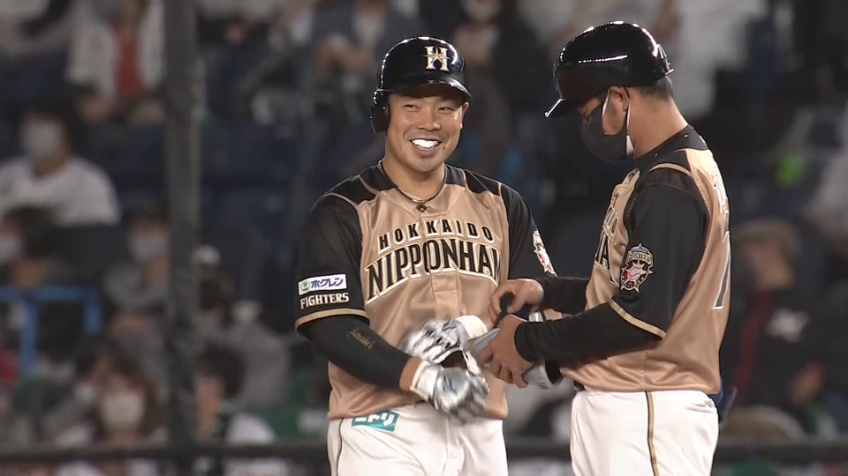 5回表・F近藤 センター前へのタイムリーで同点に追いつく!!