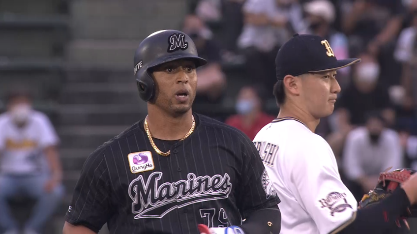 1回表・Mマーティン 一塁線を破る先制2点タイムリー2ベースヒット!!