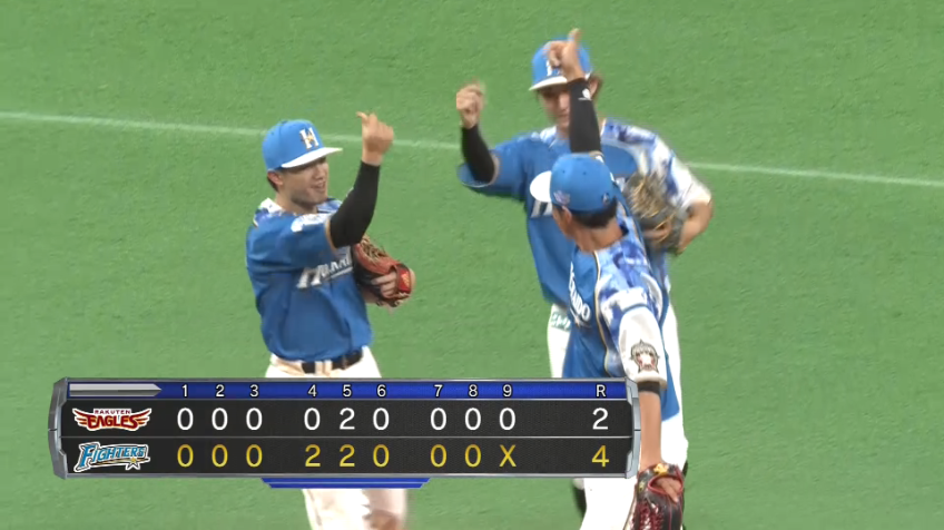 9回表・F西川 最後はファインプレーで試合終了!! 頭上を越えそうな打球をジャンピングキャッチ!!