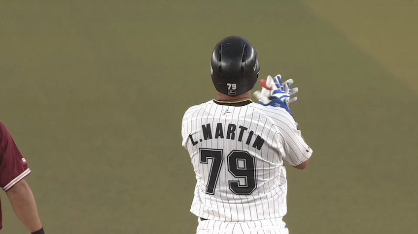 4回裏・Mマーティン センターの頭上を越えるタイムリー2ベースヒットを放つ!!