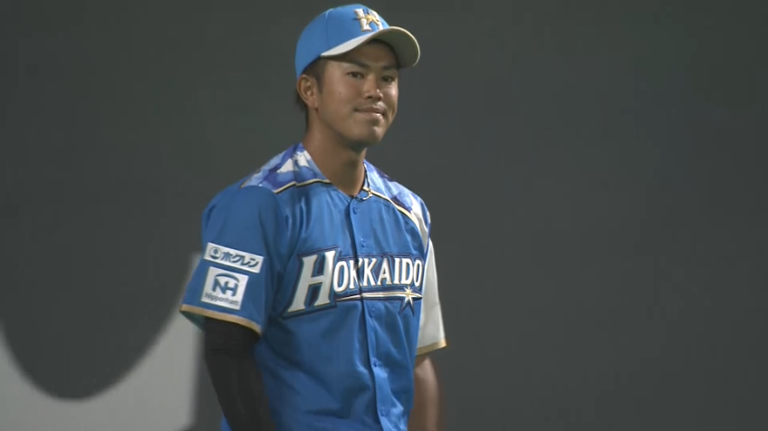 1回表・F今川 フェンスに激突もしっかりとフライをキャッチしアウトにする!!