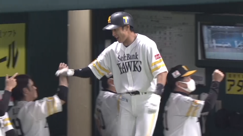 3回裏・H柳田 点差を縮めるライトスタンドへの2ランホームランを放つ!!