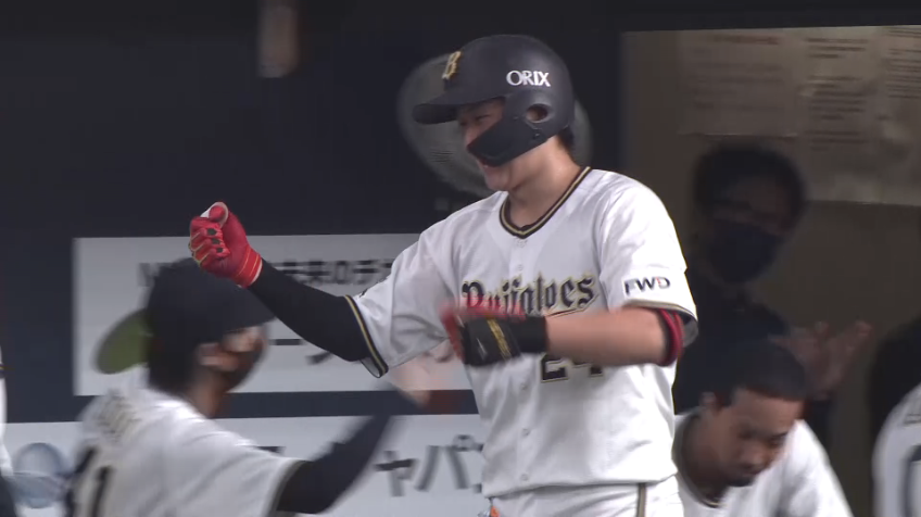 4回裏・B紅林 レフトスタンドへのソロホームランを放ち反撃開始!!