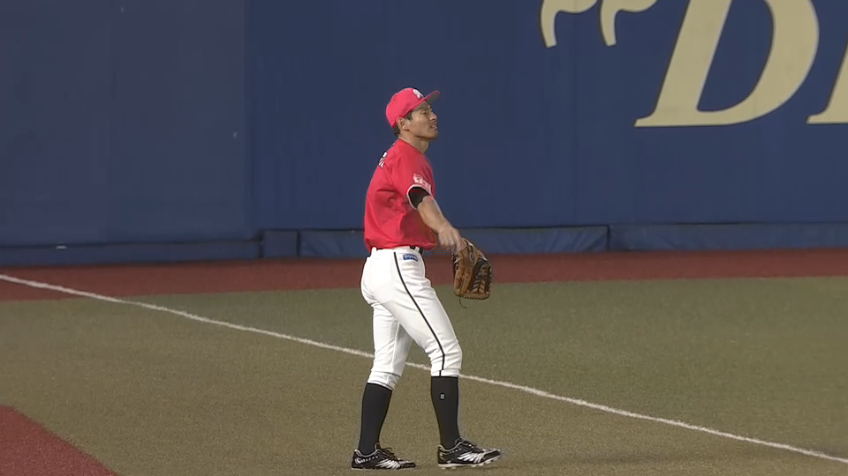 6回表・M荻野貴 高く風に流される打球に追いつき見事捕球!!