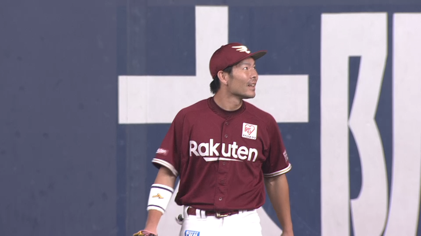 5回裏・E島内 長い距離を走って、大飛球を見事にランニングキャッチ!!