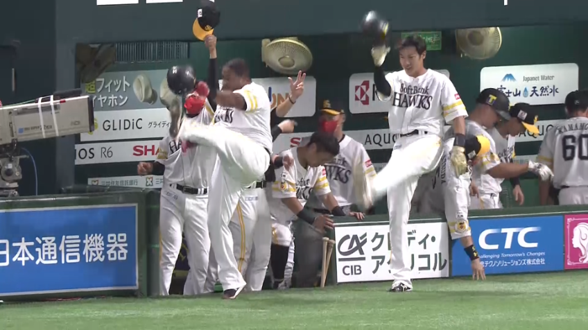 2回裏・Hデスパイネ センターへの第5号2ランで先制!! 幸先良いスタートを切る!!