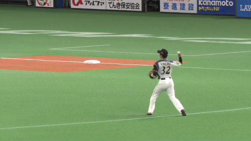 2回表・F谷内 三遊間の深い位置から見事な送球でアウトをもぎ取る!!
