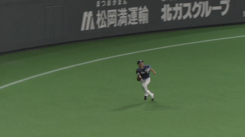 2回裏・L川越 右中間へ飛んだ打球に追いつくファインプレー!!