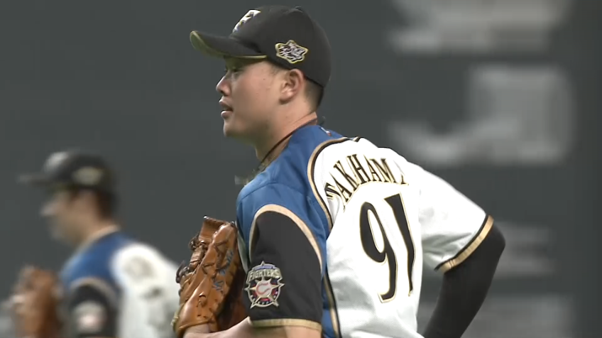 6回表・F高濱 強烈な打球を見事にキャッチし、チームのピンチを救うファインプレーを見せる!!