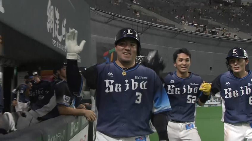8回表・L山川 2打席連続となるホームランはレフトポール直撃の勝ち越し３ランホームラン!!