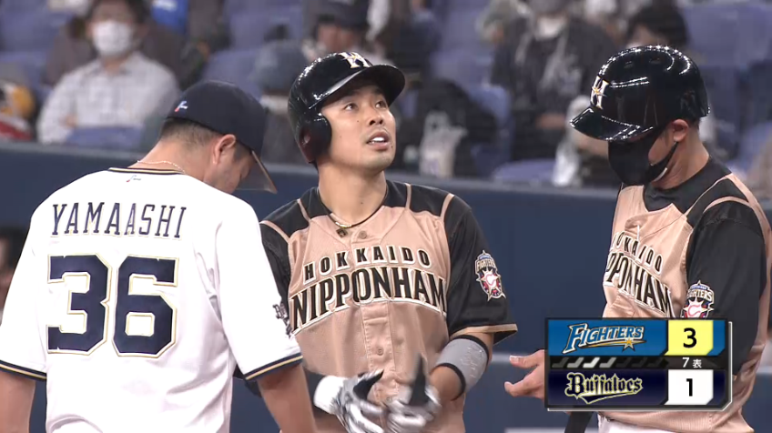 7回表・F近藤 本日3安打目は点差を広げるタイムリーヒット!!