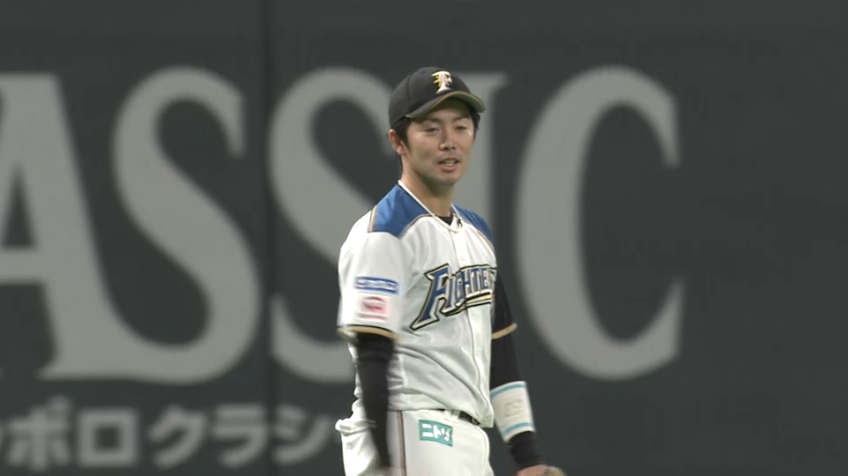 8回表・F谷内 三遊間の深い当たりを掴み取った!! 投手を助ける好プレーを見せる!!