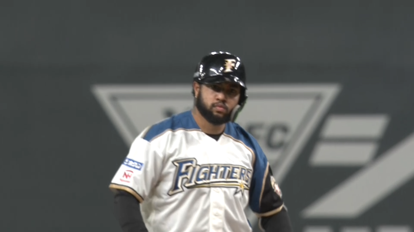 2回裏・F R.ロドリゲス 左中間を破る逆転の2点タイムリー2ベース!!