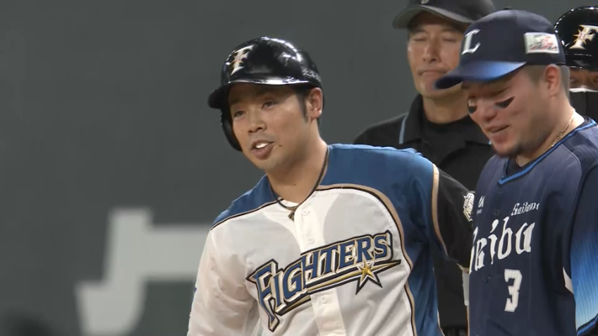 3回裏・F近藤 12試合連続となる安打は一二塁間を抜けるタイムリーヒット!!