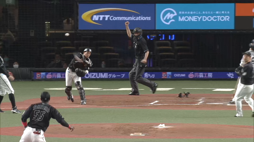 2回裏・M加藤 バント小フライをキャッチしてダブルプレーに!!