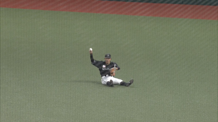 6回裏・M岡 ライト前に落ちそうな打球をナイスキャッチ!!
