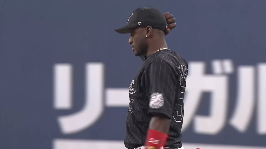 8回裏・Mエチェバリア 正確なスローイングでアウトを奪う!!