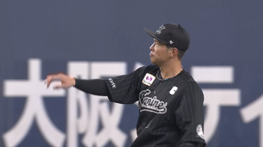 4回裏・M中村奨 先頭打者出塁を防ぐファインプレー!!