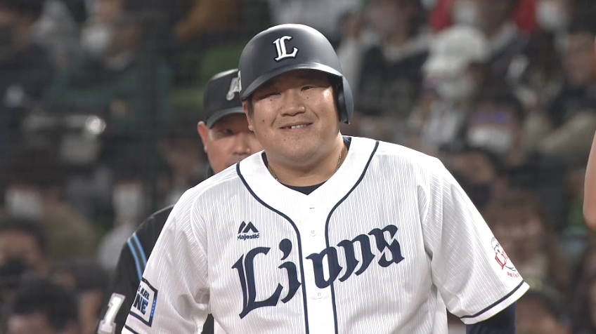 5回裏・L中村剛也 思わず笑みがこぼれる内野安打!!