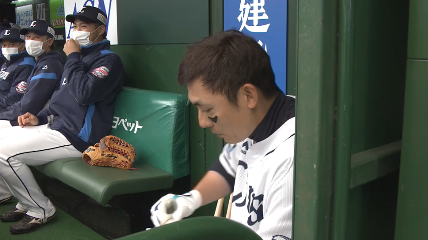 4回裏・L栗山巧 ランナー2,3塁の場面で点差を広げる犠牲フライを放つ!!