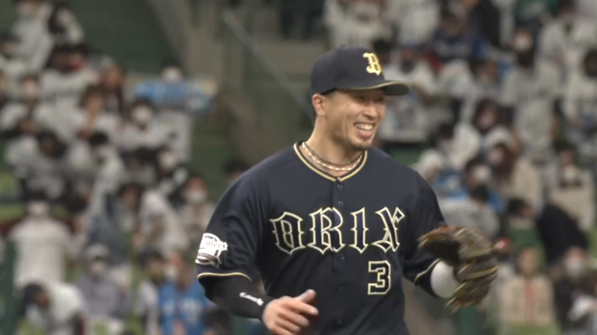 3回裏・B安達了一 逆シングルの好プレーを見せる!!
