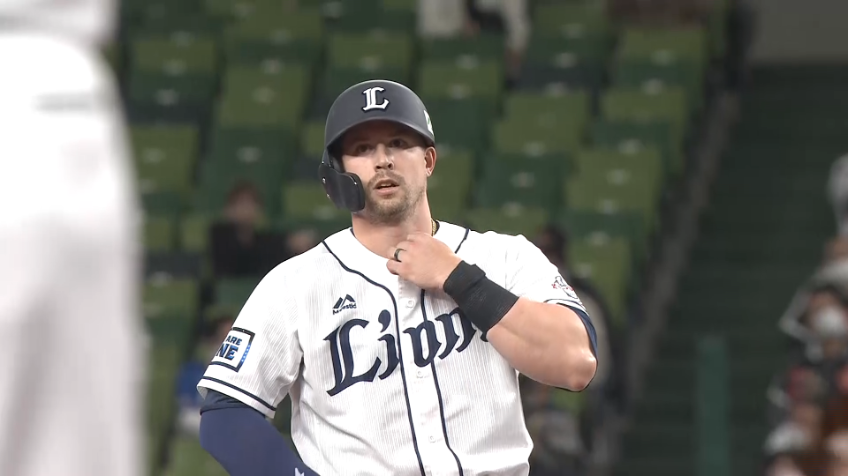 6回裏・Lオグレディ レフトの頭上を越えるタイムリー2ベースヒットを放つ!!