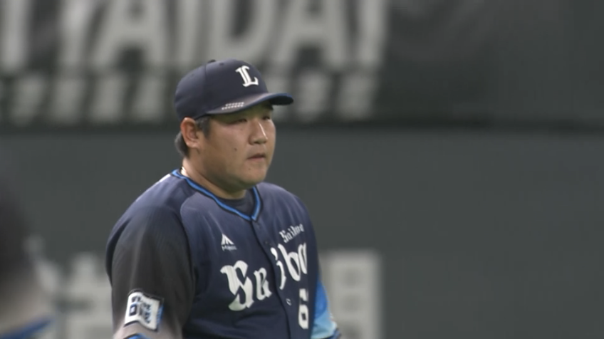 5回裏・L中村剛也 華麗なスライディングキャッチでルーキーを援護!!